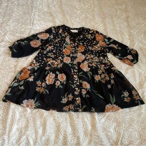 Ember Women’s Blouse Size Small Black w/Red Floral Short Sleeve Casual Pre-owned
